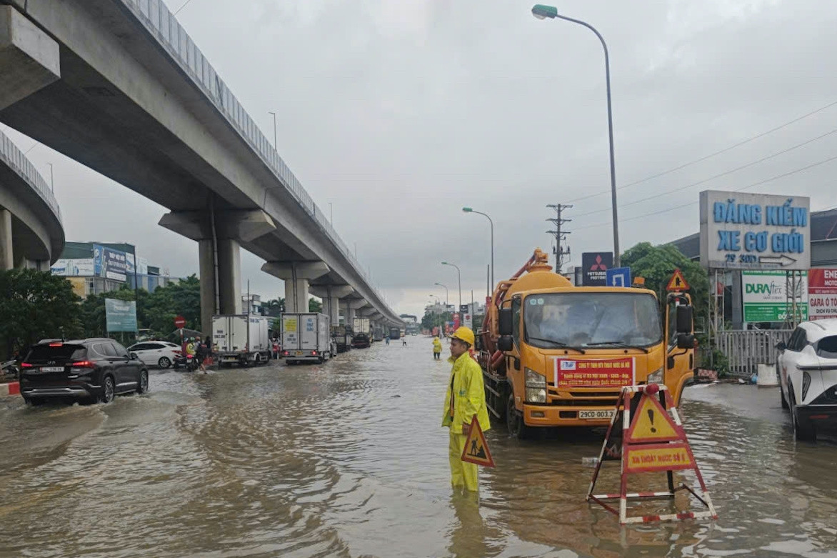 Hà Nội khẩn trương khắc phục hậu quả bão số 5