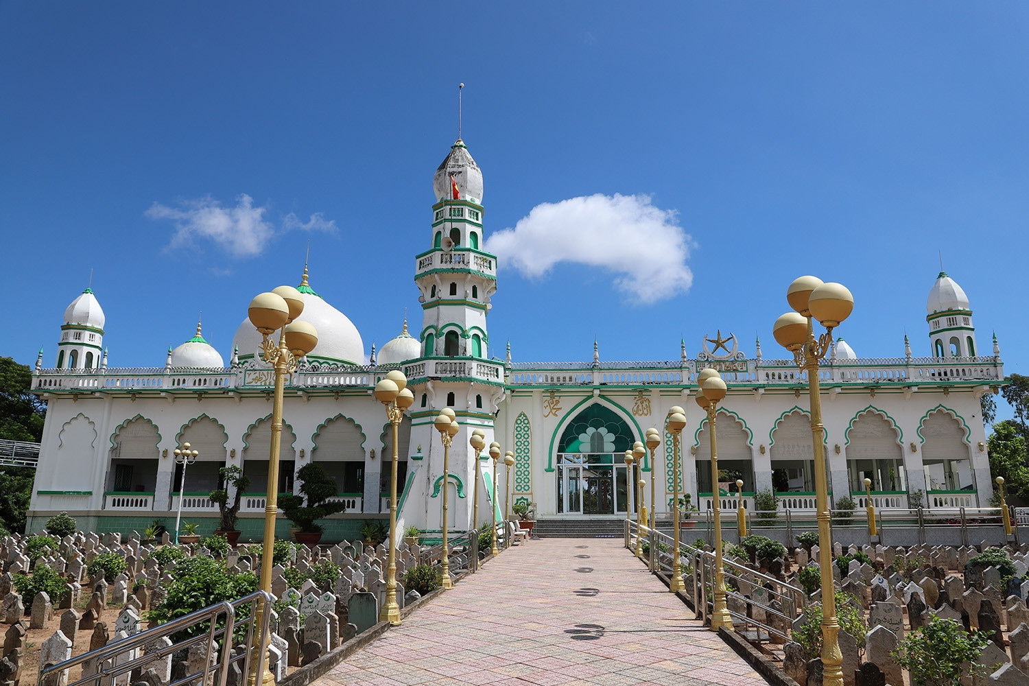 Khám phá thánh đường Hồi giáo bên dòng sông Hậu