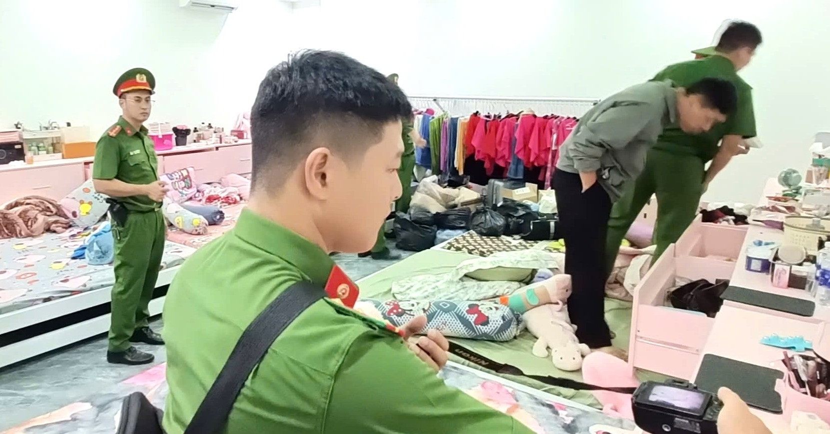 Danh tính 5 người tổ chức mua dâm ở quán karaoke, giá 1 triệu đồng/lượt