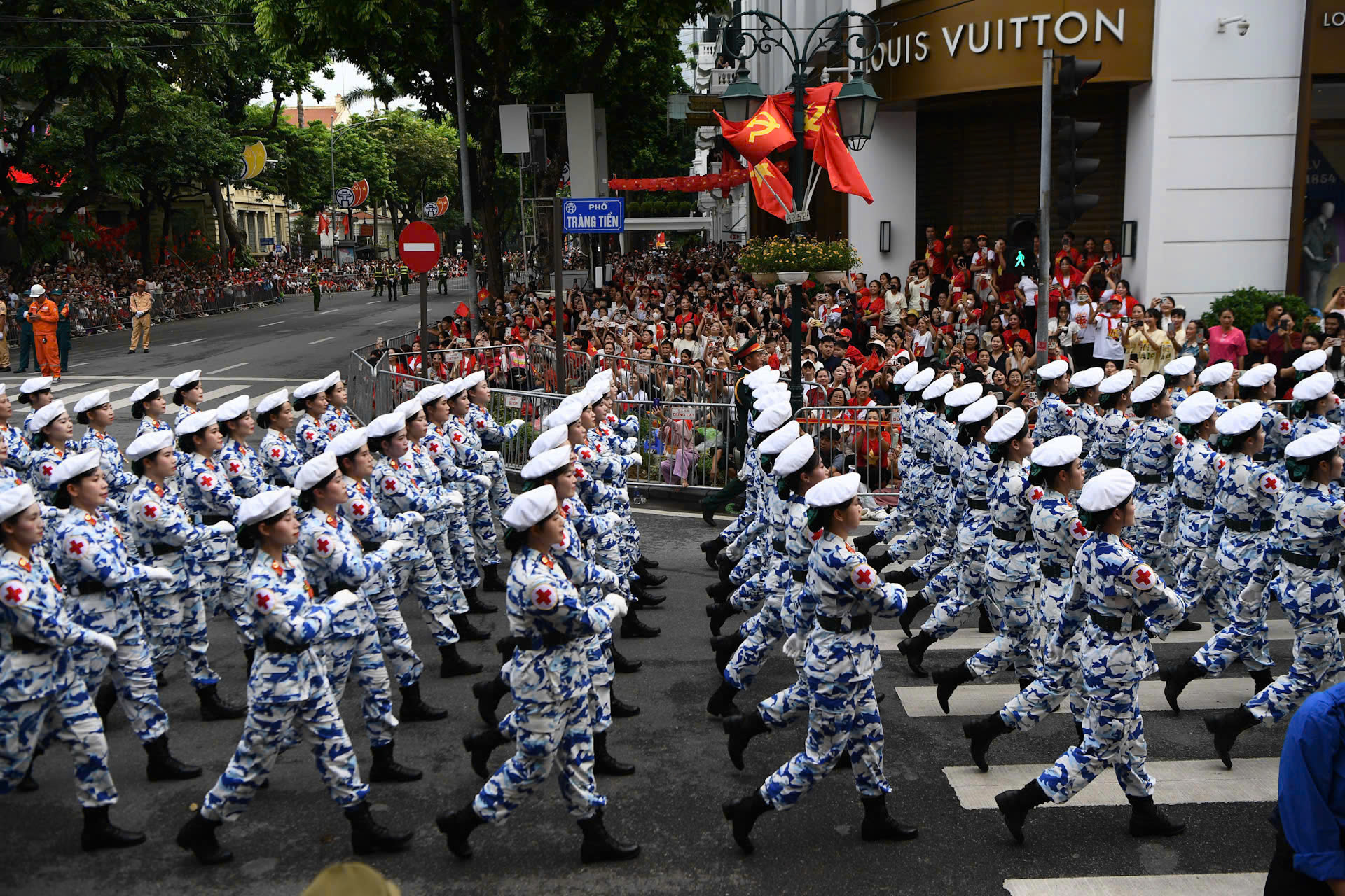 mốc 8h304.jpg
