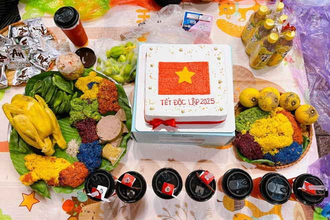 Nhóm chị em ở Phú Thọ nấu 1 tạ xôi, luộc 4 con gà đi xem tổng duyệt diễu binh