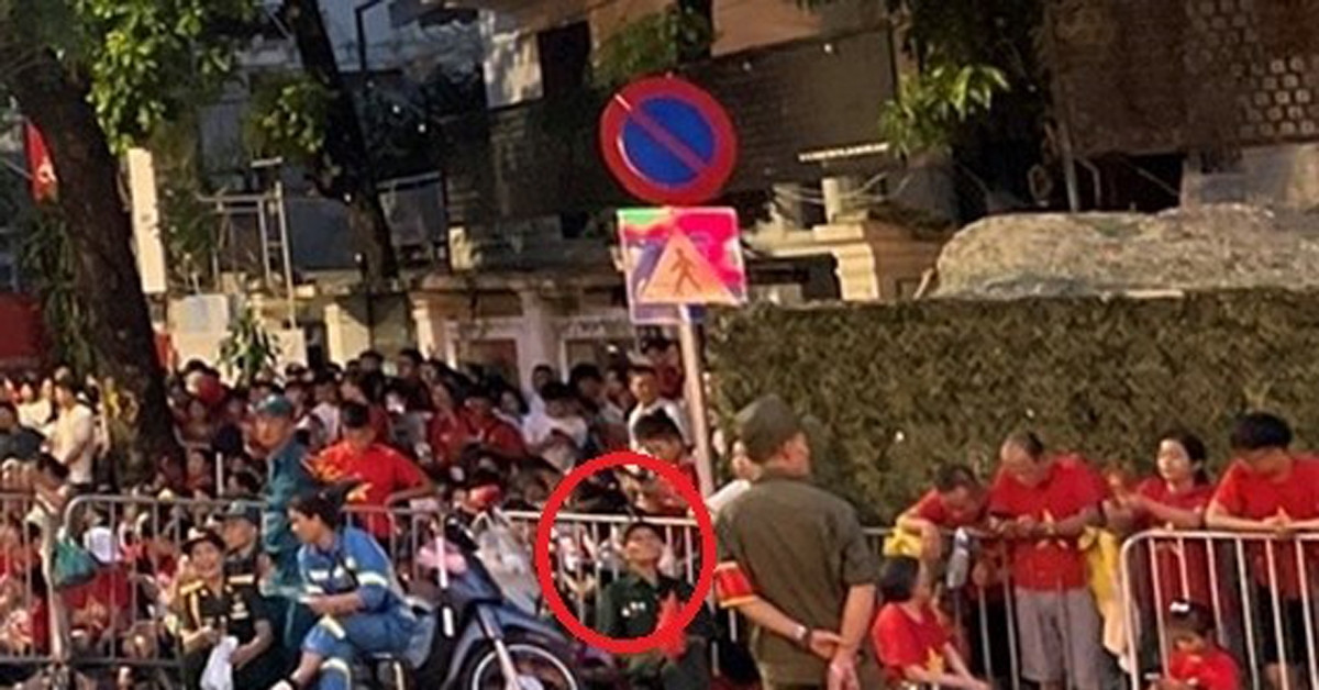 Sự thật clip cựu chiến binh 90 tuổi bị ngăn cản xem diễu binh trên phố Nguyễn Thái Học