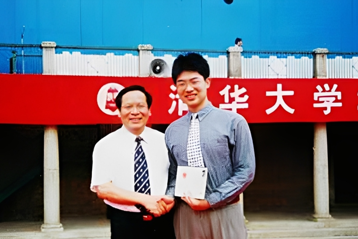 Thần đồng đại học danh giá và bi kịch tuổi thơ bị phụ huynh kiểm soát