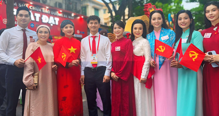 Tiếng hát Mỹ Tâm vang lên giữa Quảng trường Ba ...