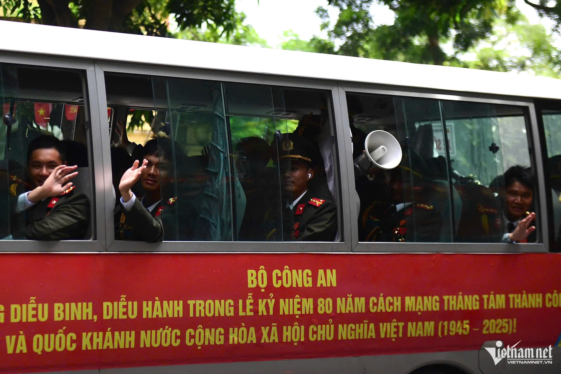 W-chien si loa.jpg