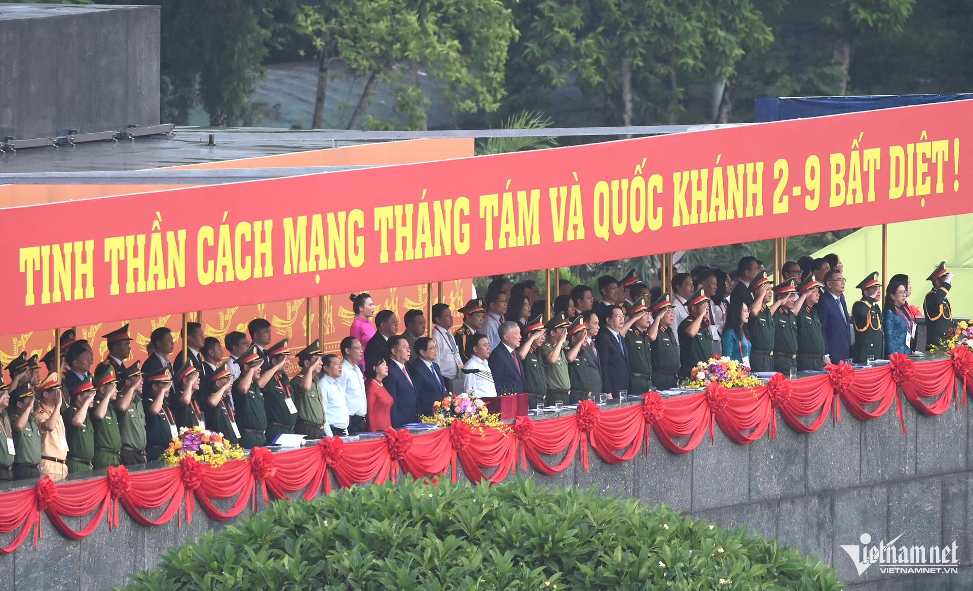 W-lanh dao.jpg