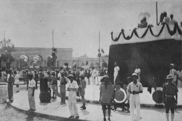 Ai là người trực tiếp bảo vệ Chủ tịch Hồ Chí Minh trên lễ đài ngày 2/9/1945?