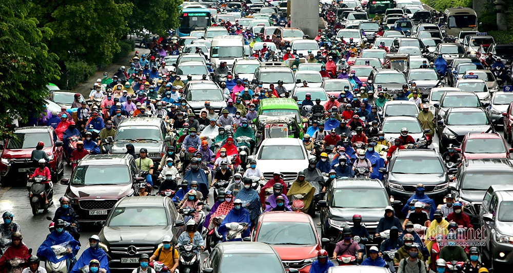 Buộc dùng xăng E10: Động cơ ô tô, xe máy đời cũ...