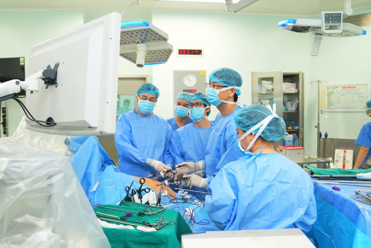 Cha nguy kịch được sống tiếp nhờ một phần gan của con trai cả