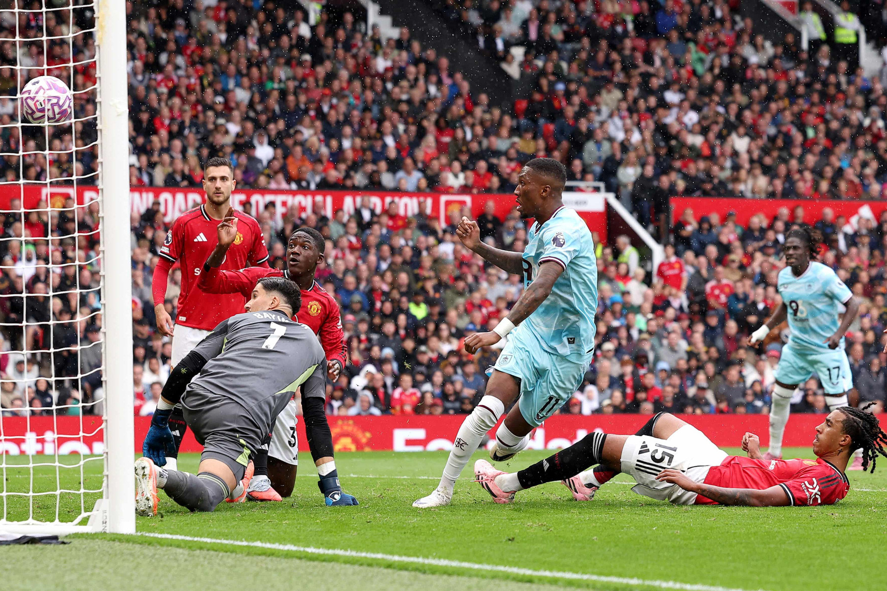 EPA - MU Burnley.jpg