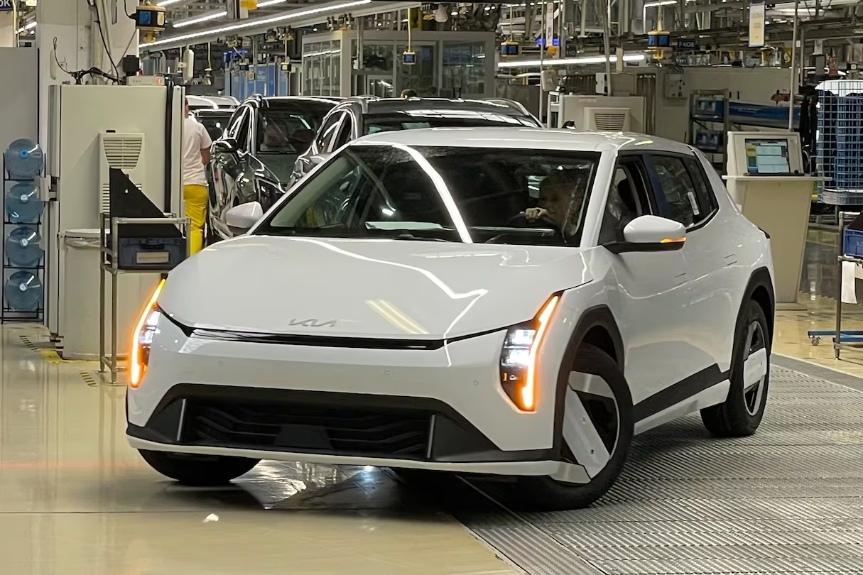 KIA EV4 Autonews.avif