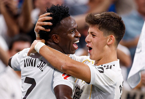 Mbappe quá đen, Vinicius giúp Real Madrid thắng ngược