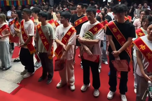 Ngôi làng ở miền quê nghèo có tới 33 tiến sĩ, nhiều người tốt nghiệp ĐH danh giá