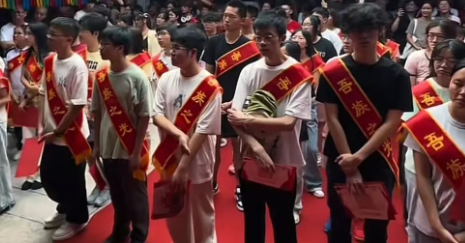 Ngôi làng ở miền quê nghèo có tới 33 tiến sĩ, nhiều người tốt nghiệp ĐH danh giá