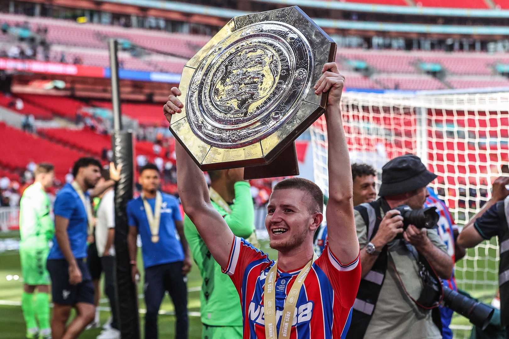 Real Madrid chi 115 triệu euro cho 'bom tấn' Adam Wharton