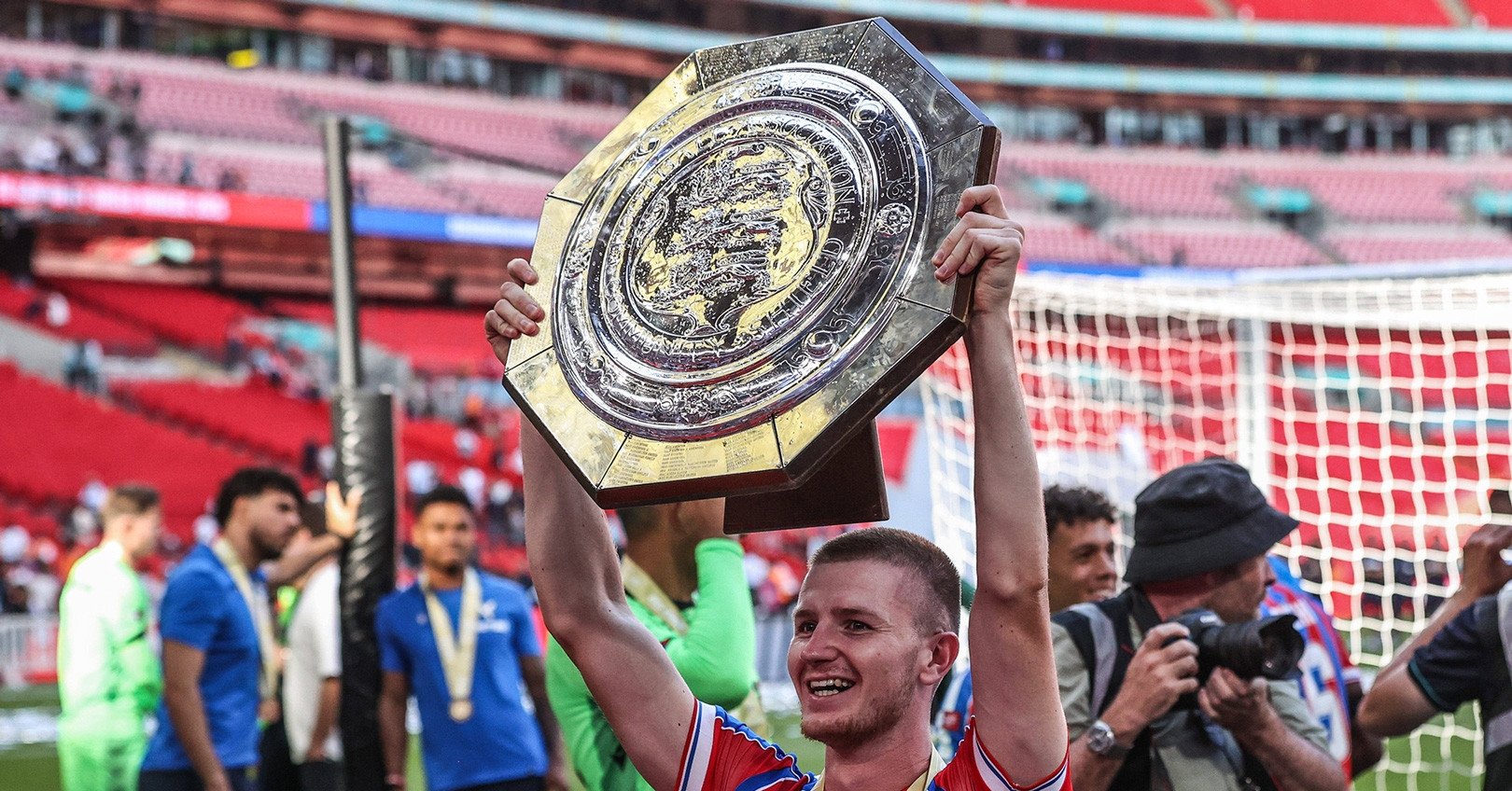 Real Madrid chi 115 triệu euro cho &amp;apos;bom tấn&amp;apos; Adam Wharton