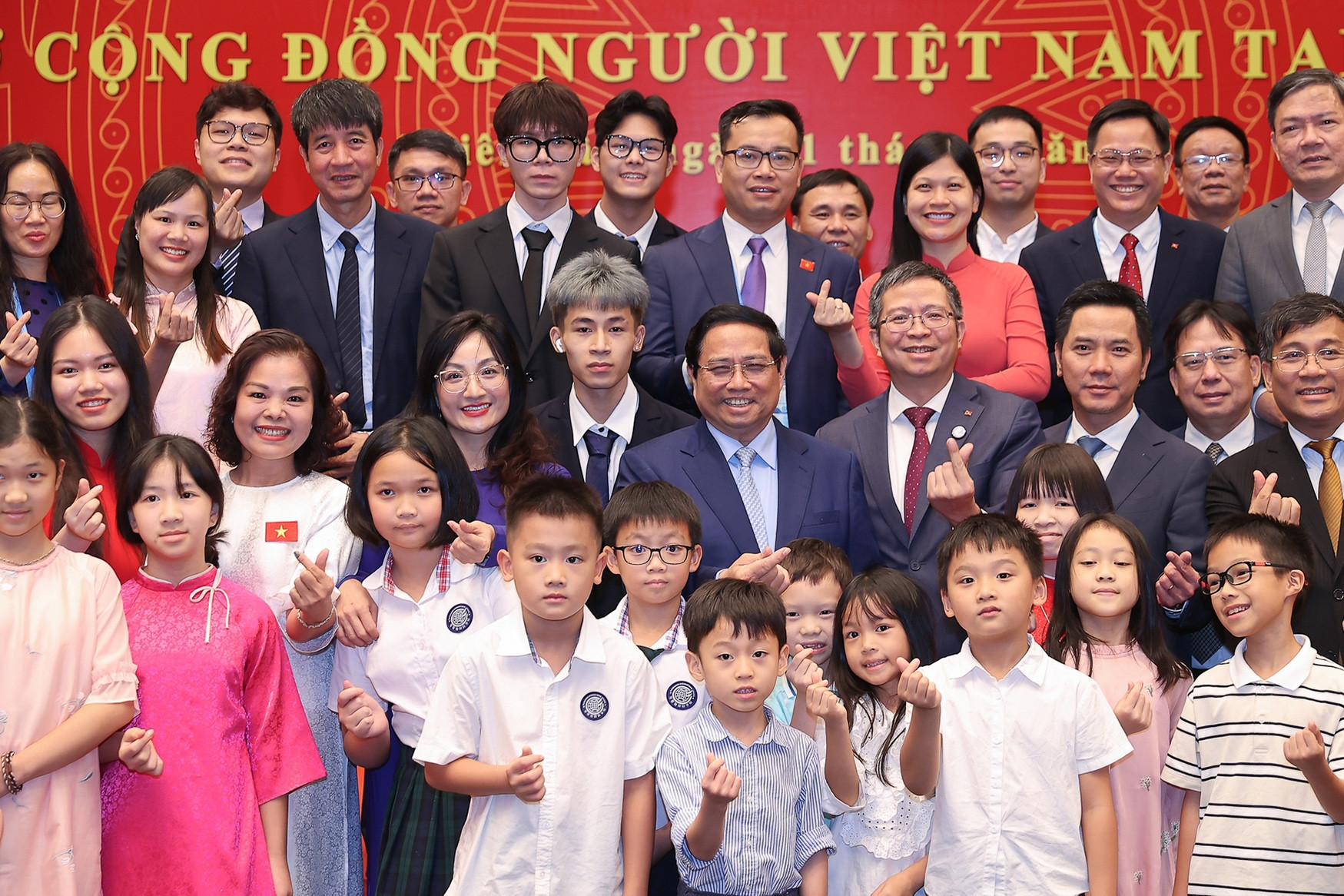 Thủ tướng chia sẻ với kiều bào tại Trung Quốc về không khí Quốc khánh trong nước