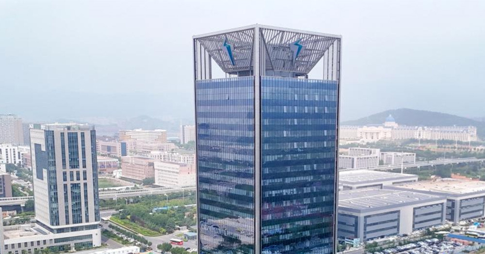 Tòa nhà đầu tiên sử dụng điện mặt trời và pin xe điện tái chế