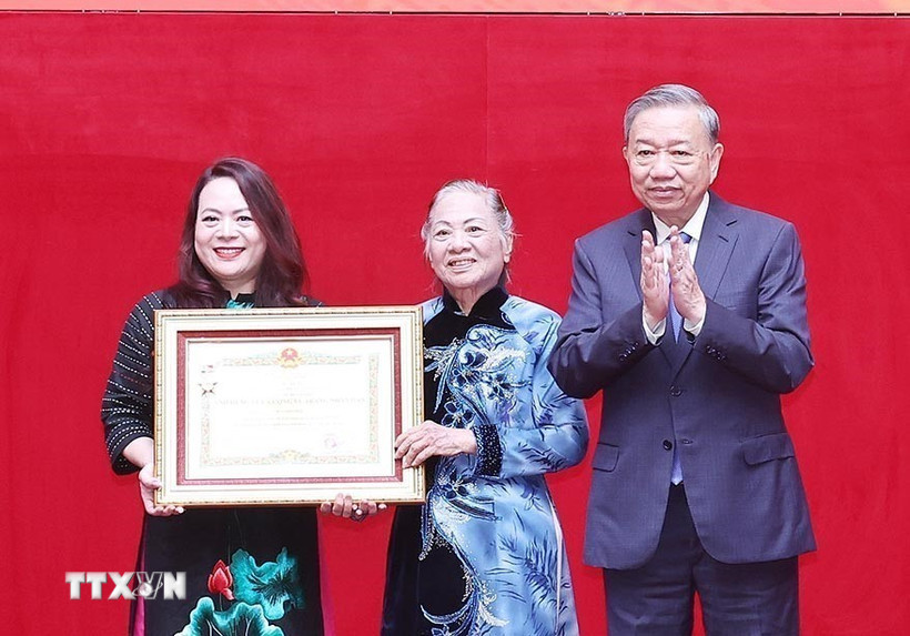 tong bi thu to lam du le truy tang danh hieu anh hung llvtnd cho thuong tuong bui thien ngo 8246622 1.jpg