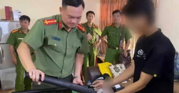 Triệt phá đường dây rao bán súng trên YouTube ở Hà Nội