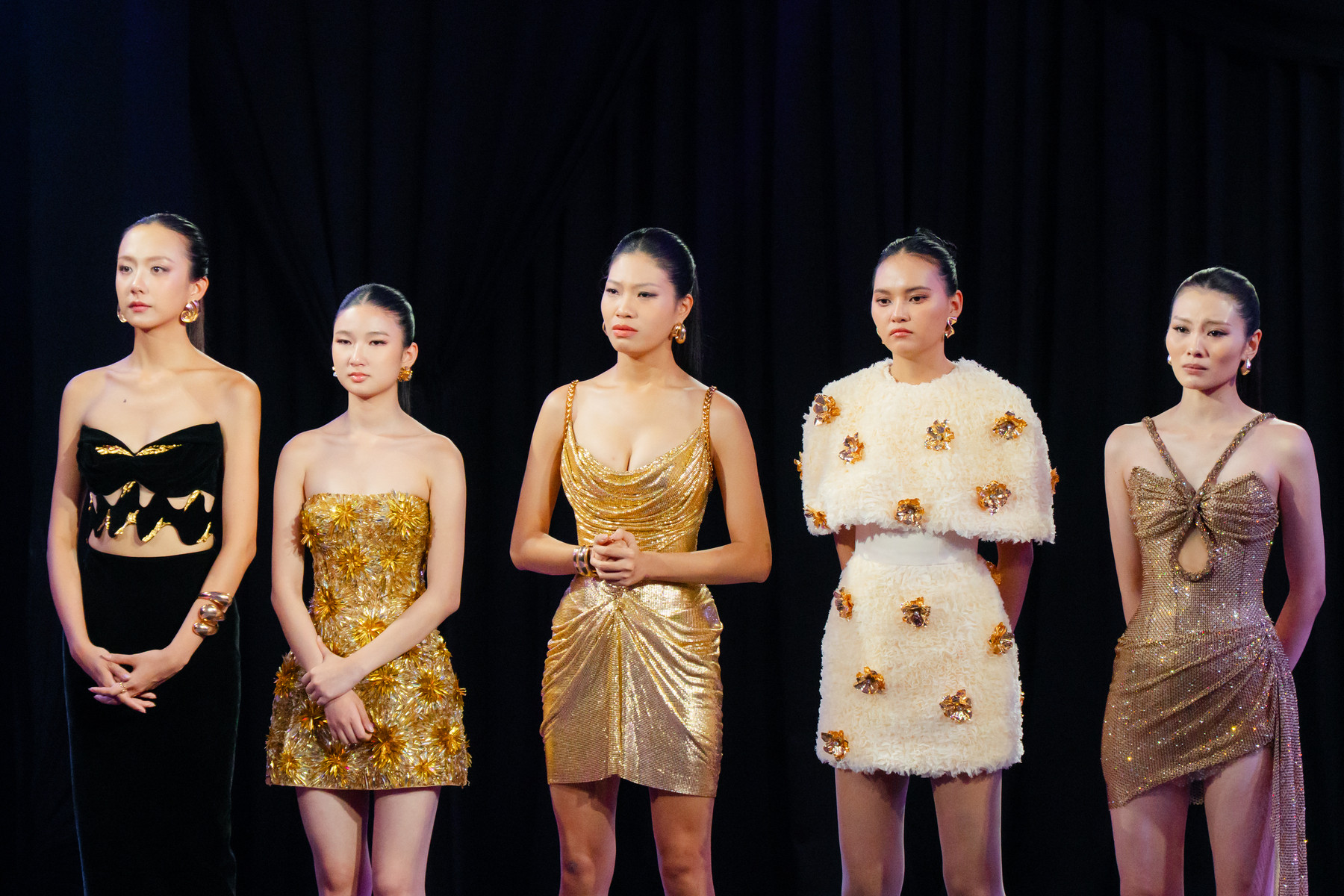 13. Năm thí sinh thể hiện chưa tốt gọi tên_ Diệp Lục, Giang Phùng, Mi Lan, Vũ Mỹ Ngân và Trà My tiến vào vòng nguy hiểm và đứng trước nguy cơ phải ra về.jpg