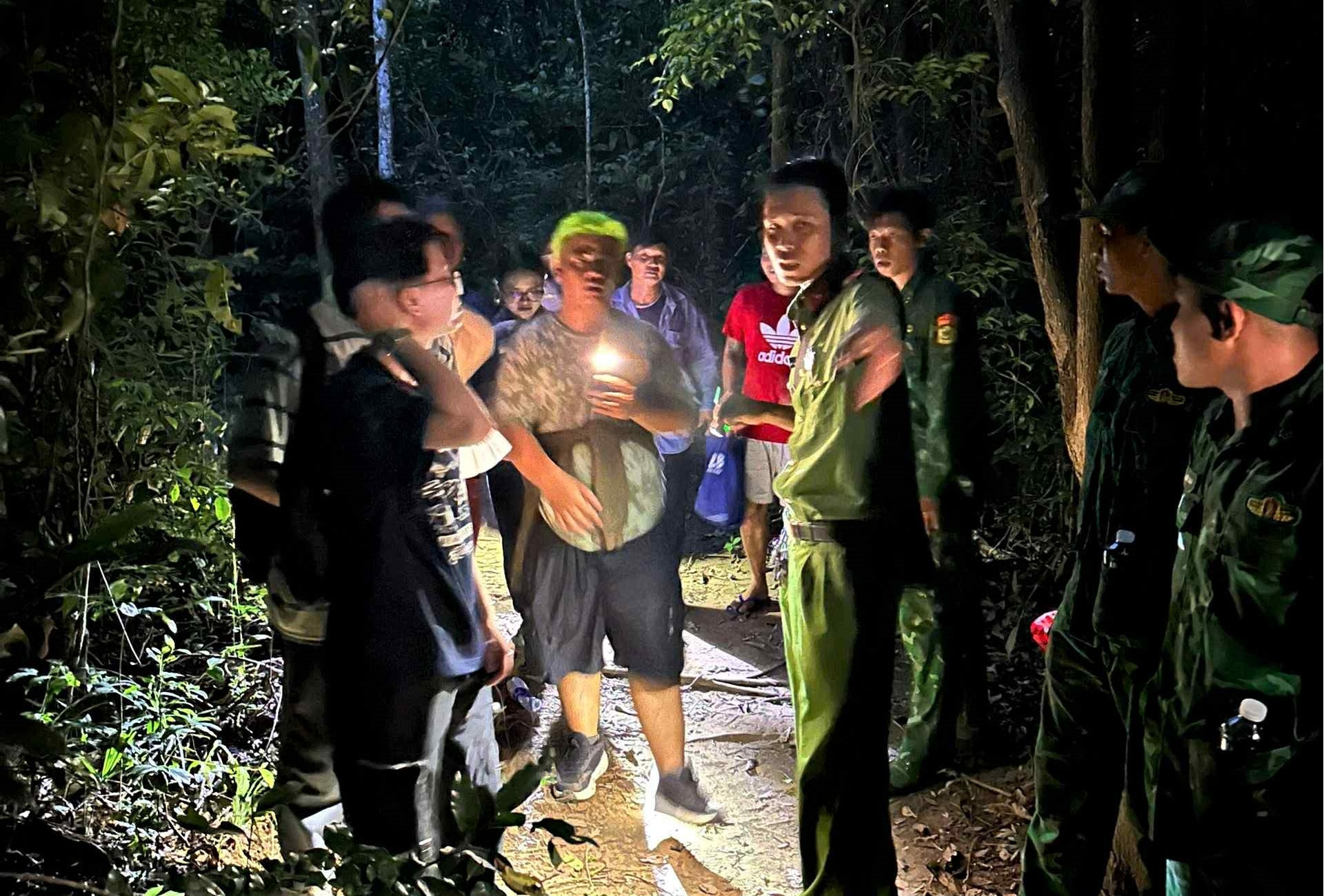 6 người ở TPHCM bị lạc trong rừng sâu khi tham quan núi Minh Đạm