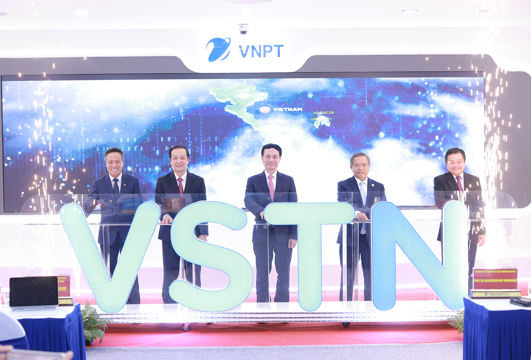 cap quang quoc te VSTN.jpg