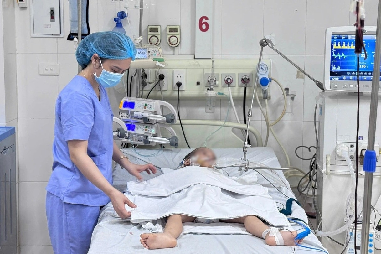 Cháu bé 3 tuổi ngừng tuần hoàn, hôn mê do hóc quả nhãn