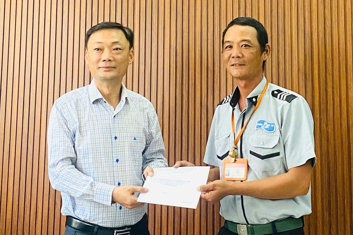 Đội nắng tìm lại nhẫn kim cương cho khách Tây: 'Ai ở Đà Nẵng cũng sẽ làm vậy'