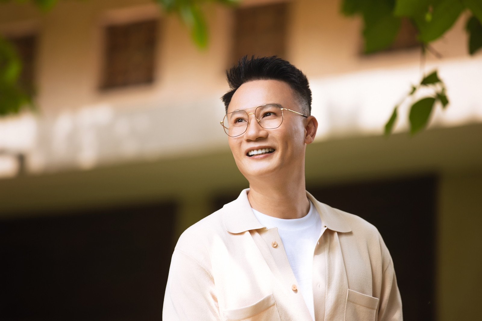 Hoàng Bách kể chuyện Tổ quốc bằng âm nhạc hiện đại, Hoàng Tùng hát về tình yêu