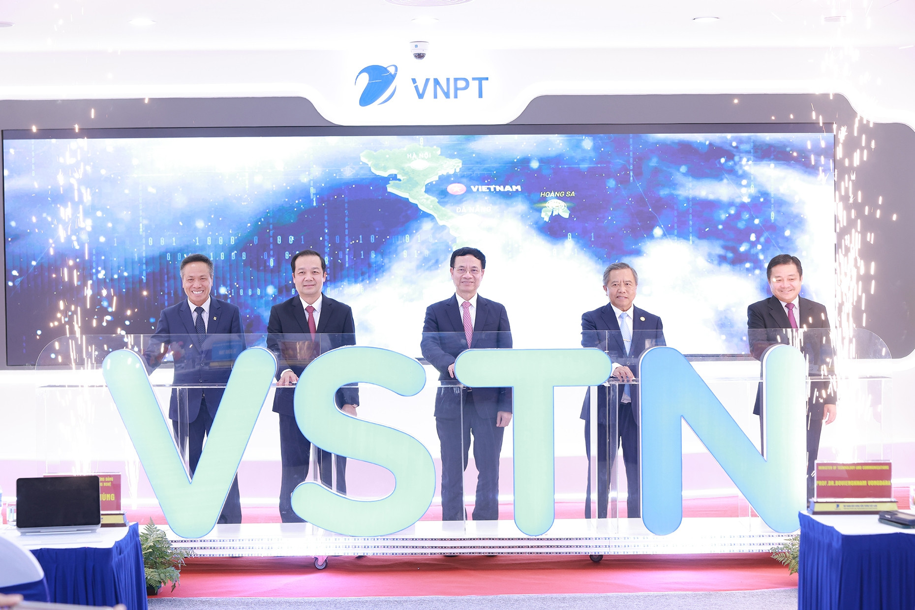 Lần đầu tiên có tuyến cáp quang đất liền đi quốc tế do Việt Nam làm chủ