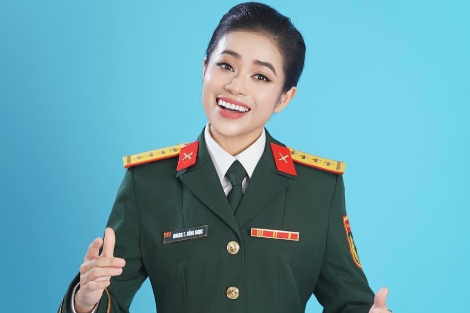 Đại úy, ca sĩ Hoàng Hồng Ngọc tiết lộ sếp, cô giáo đều là quân nhân