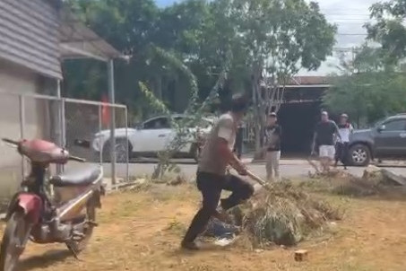 Mang hung khí đi 'nói chuyện', nhóm người nổ súng rồi lên 2 ô tô tẩu thoát