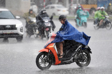 Miền Bắc còn nắng nóng 36 độ ở đồng bằng, diễn biến về đợt mưa lớn