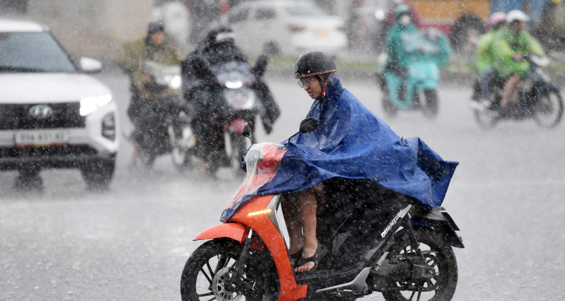 Miền Bắc còn nắng nóng 36 độ ở đồng bằng, diễn biến về đợt mưa lớn