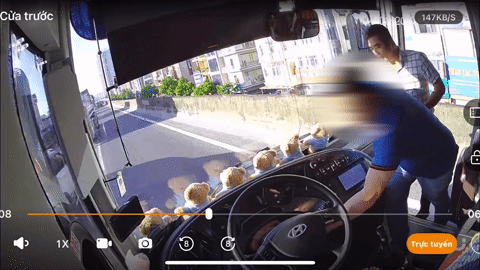 Vụ người đàn ông lao lên xe khách rút chìa rồi bỏ đi: Công an tiếp nhận đơn trình báo