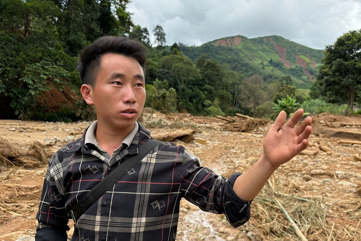 Thủ tướng xúc động trước hành động dũng cảm của trưởng bản 26 tuổi