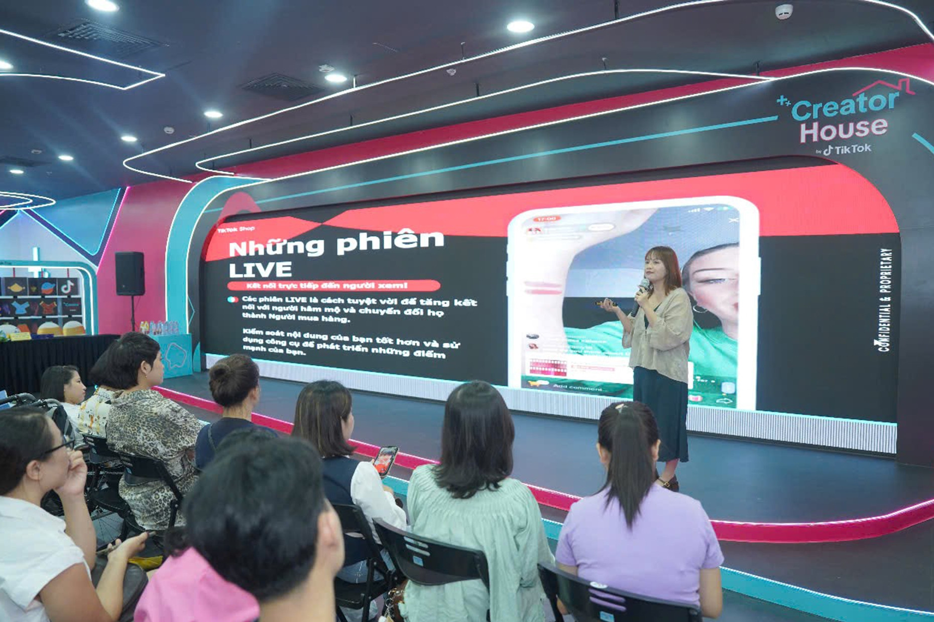 Tổ chức MegaLive để nâng cao năng lực kinh doanh số cho thanh niên Việt Nam