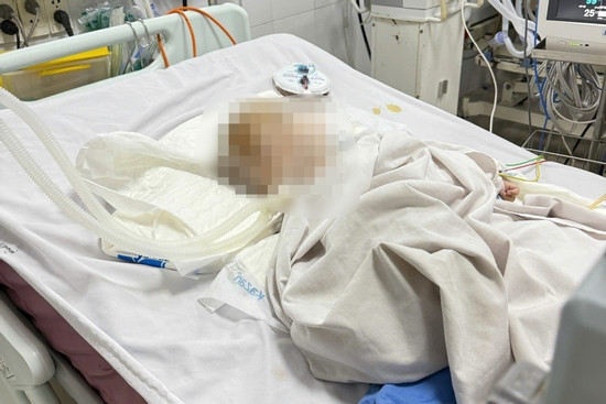 Bản tin cuối ngày 5/8: Bé trai 1 tuổi bị bảo mẫu ném xuống nền nhà đã tử vong