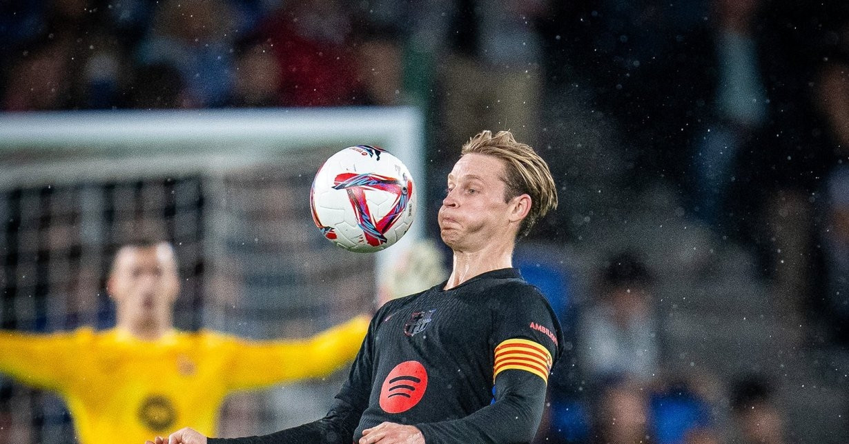 Barca ra tối hậu thư cho De Jong