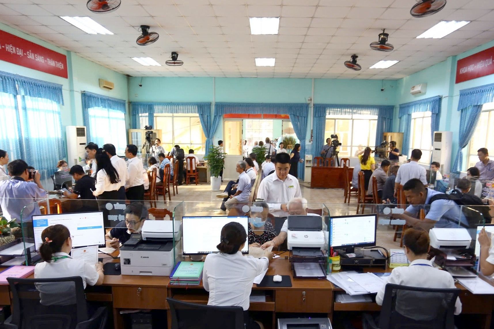 Bộ Nội vụ chọn 34 cán bộ tiêu biểu đưa về địa phương