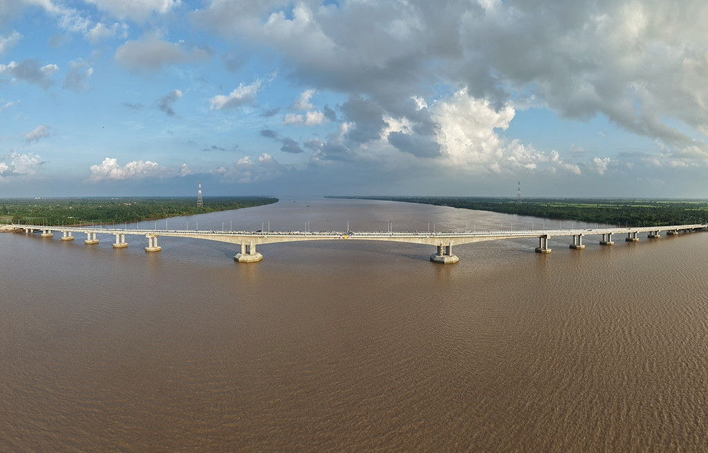 Cận cảnh cây cầu vượt sông Hậu nối Cần Thơ với Vĩnh Long