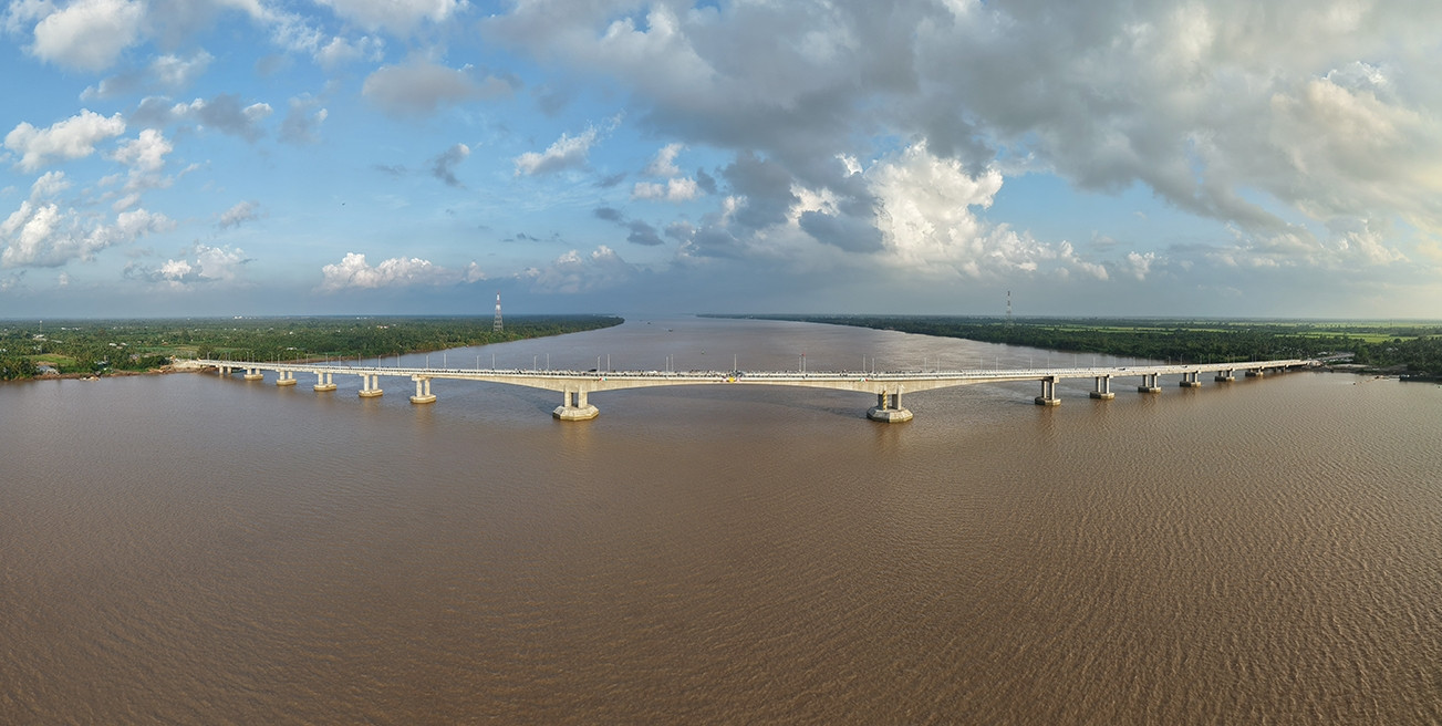 Cận cảnh cây cầu vượt sông Hậu nối Cần Thơ với Vĩnh Long
