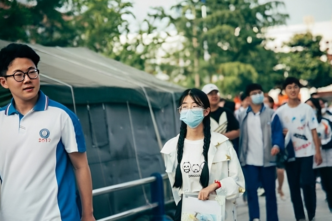 Con thi đạt điểm thấp, gia đình nộp 7,3 tỷ đồng chạy 'suất nội bộ' vào đại học