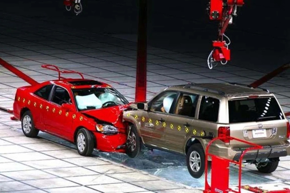 Đừng vội tin xe SUV sẽ an toàn hơn xe con