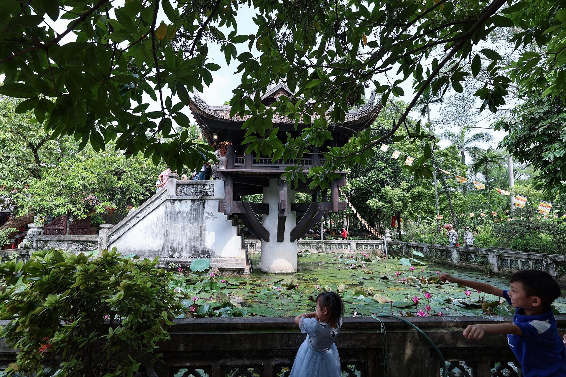 Khám phá ngôi chùa cổ có kiến trúc độc đáo nhất châu Á giữa lòng Hà Nội