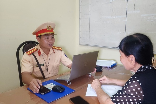 Lý do 'khó đỡ' của nữ tài xế lái ôtô ngược chiều trên quốc lộ