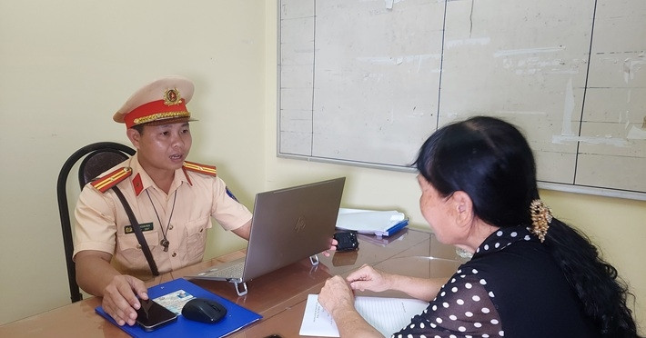 Lý do &amp;apos;khó đỡ&amp;apos; của nữ tài xế lái ôtô ngược chiều trên quốc lộ