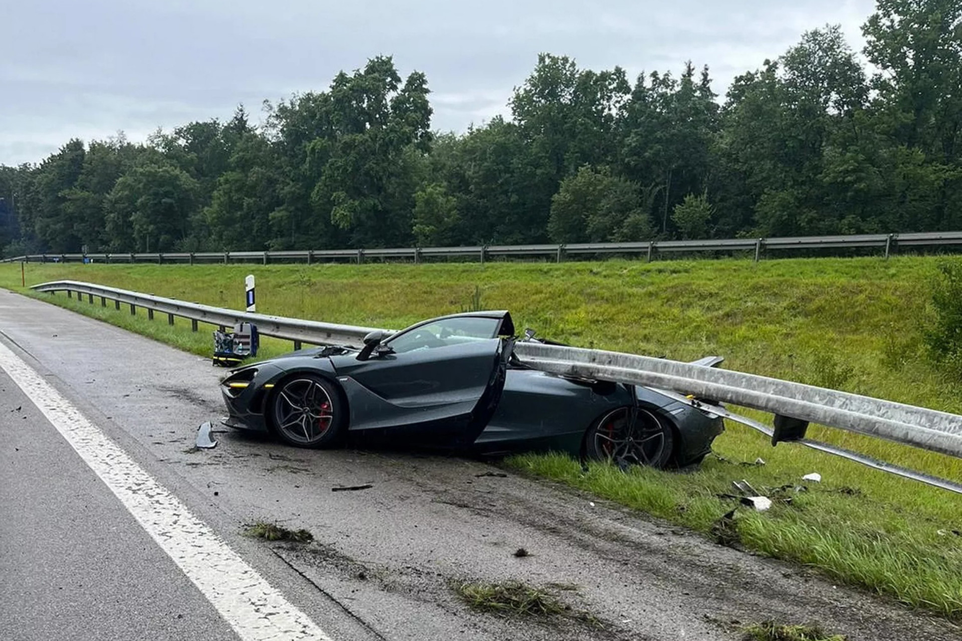 mclaren 720s 2.jpg