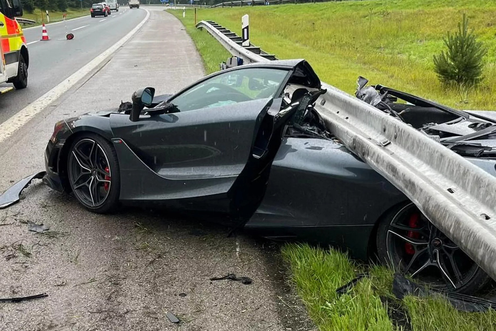mclaren 720s 5.jpg